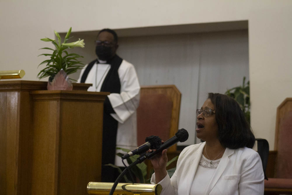First Lady Darneese Taylor speaking to the church congregation.